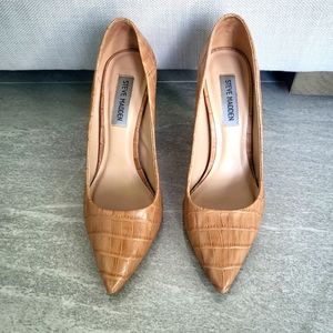 Steve Madden Nude Pumps